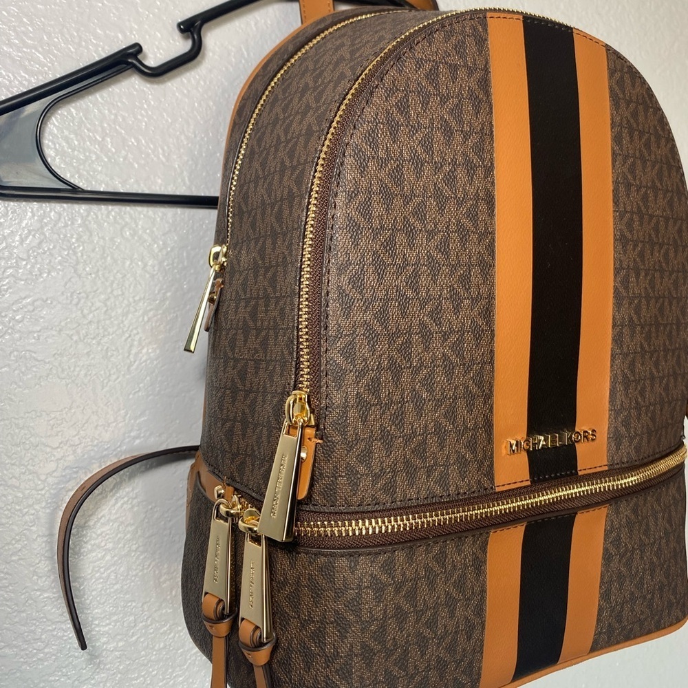 NWT Michael Kors Rhea medium backpack - Picture 2 of 12